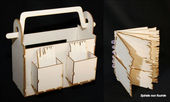 Embellissement Scrap Mini-Album de Planches Usées, dans sa Boite de Bricolage, en Carton